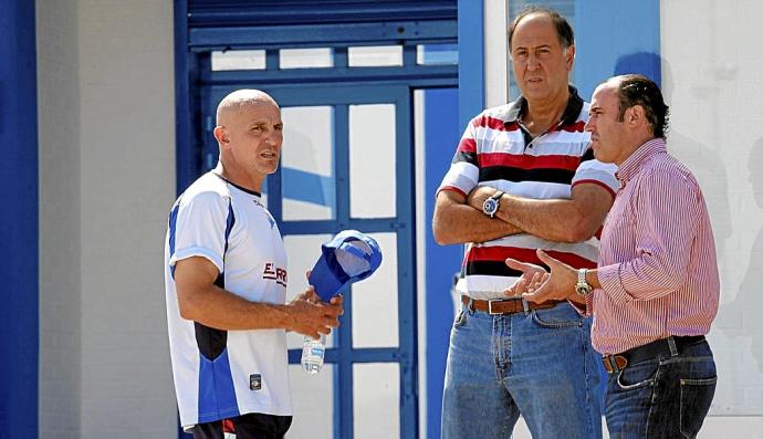 Luis de la Fuente, Josean Querejeta y 'Dani' Barroso, pretemporada 2011-12 en Ibaia. Foto: DNA