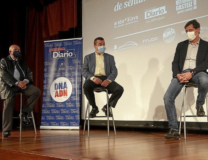 Paco Liberal, Alfredo Ruiz de Gauna y Avelino Fernández de Quincoces, durante la mesa redonda de ayer. Foto: Jorge Muñoz