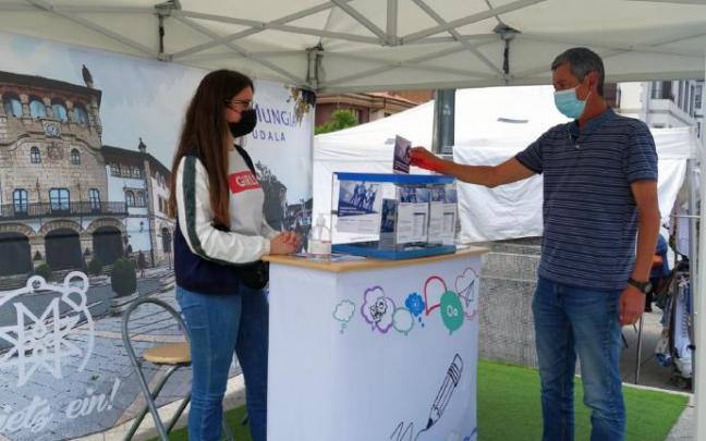 Los vecinos pudieron depositar su voto en las carpas instaladas en la localidad los pasados 11 y 18 de junio.