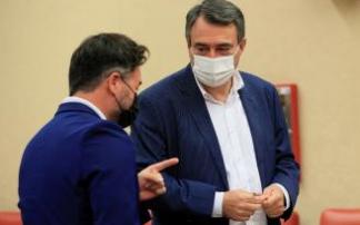 El portavoz del PNV en el Congreso, Aitor Esteban, con su homólogo en ERC, Gabriel Rufián