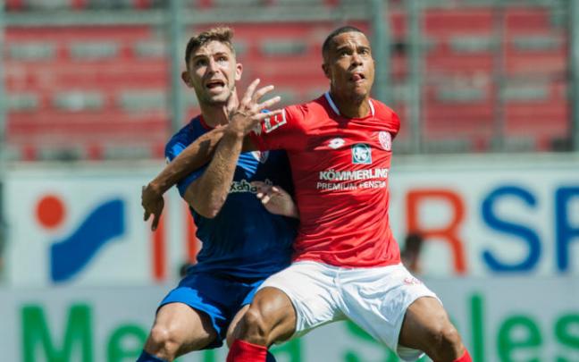 Yeray Álvarez, en un amistoso de pretemporada ante el FSV Mainz 05. Yeray Álvarez, en un amistoso de pretemporada ante el FSV Mainz 05.