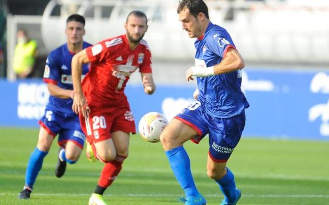 El delantero del Amorebieta Iñigo Orozko durante el último partido, ante el Cartagena. El delantero del Amorebieta Iñigo Orozko durante el último partido, ante el Cartagena.