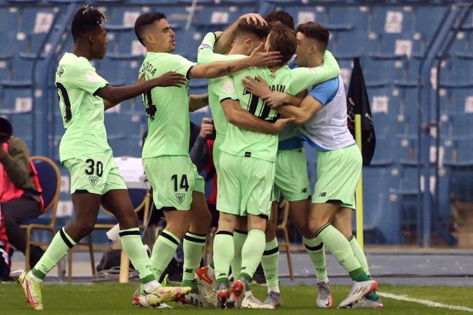 Los jugadores del Athletic festejan un gol en las semifinales de la Supercopa frente al Atlético de Madrid.