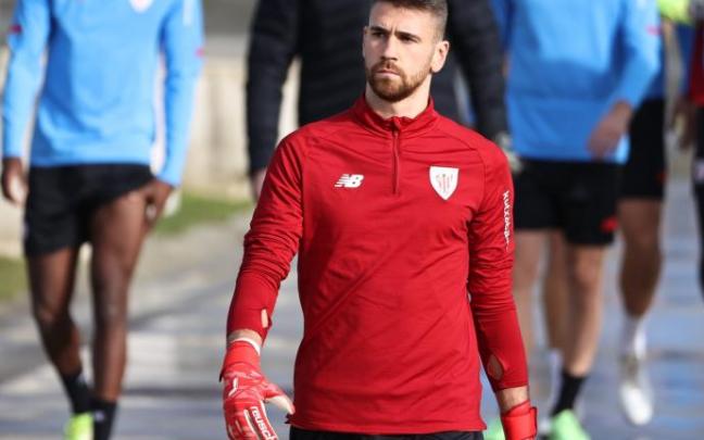 Unai Simón, fijo en la portería del Athletic, antes de un entrenamiento en Lezama.
