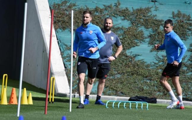 Iñigo Martínez, que será titular, y Dani García, que apunta a serlo, en Lezama.