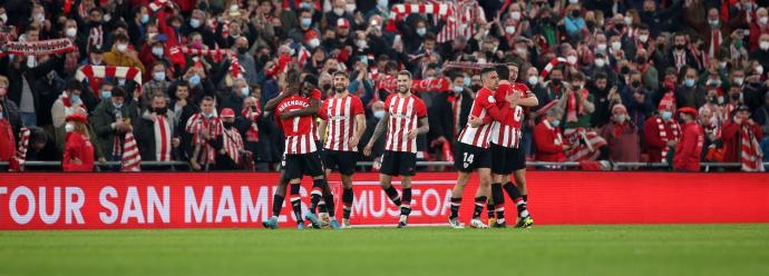 Los jugadores del Athletic celebran el tanto de Alex Berenguer ante el Real Madrid, el pasado jueves, que dio a los leones el billete a las semifinales de Copa.