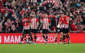 Los jugadores del Athletic celebran el tanto de Alex Berenguer ante el Real Madrid, el pasado jueves, que dio a los leones el billete a las semifinales de Copa.