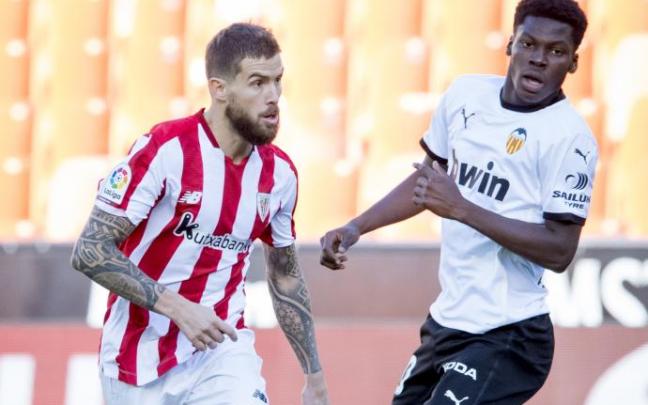 Iñigo Martínez en un partido previo ante el Valencia.