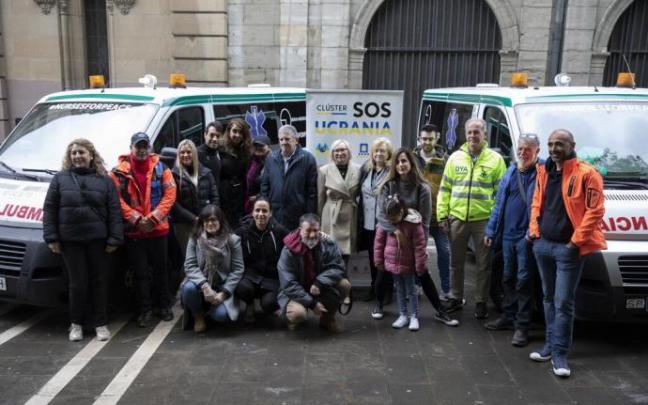 Los integrantes del convoy posan esta mañana en Pamplona. Los integrantes del convoy posan esta mañana en Pamplona.
