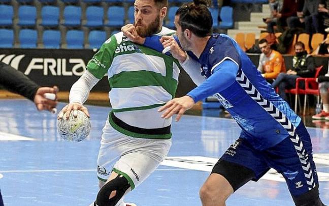 Juan del Arco visitará la que será su casa a partir de la próxima temporada, tras fichar por el Cangas. Juan del Arco visitará la que será su casa a partir de la próxima temporada, tras fichar por el Cangas.