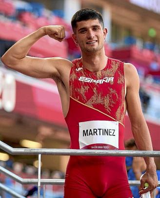 Asier Martínez, celebrando su sexto puesto en Tokio. Foto: RFEA