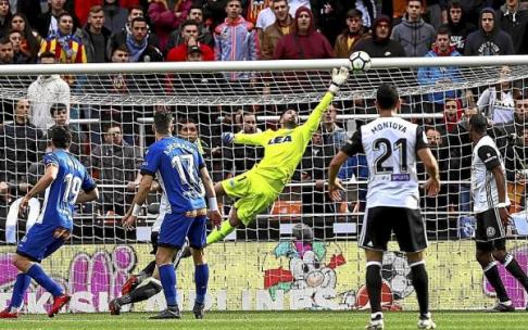 17 de marzo de 2018. Pacheco en estado puro, en el transcurso del Valencia-Alavés (3-1). Foto: DNA