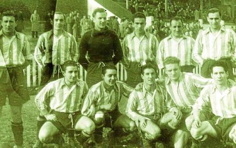 14 de enero de 1945. Campo de Las Llanas. Sestao Sport-Deportivo Alavés (1-2). De pie (izda. a dcha.): 'Fede' Anda, 'Juanito', Soroa, Corral, Pepe Mardones y Pepe Ubis. Agachados (izda. a dcha.): Leoz, Méndez, Arregui, Sobrón y 'Divino'.
