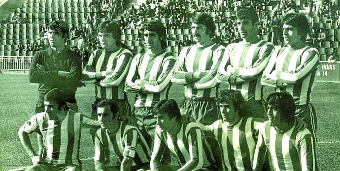 21 de noviembre de 1976. Estadio Ciudad de Valencia. Levante 2-1 Deportivo Alavés. De pie (izda. a dcha.): 'Rodri', Odriozola, Zuluaga, Bea, Alexanko, Morgado. Agachados (izda. a dcha.): Paco Baena, Aranbarri, Salamanca, Marín y Urquía. Foto: Archivo José