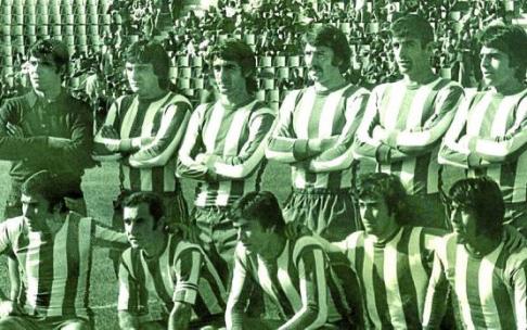 21 de noviembre de 1976. Estadio Ciudad de Valencia. Levante 2-1 Deportivo Alavés. De pie (izda. a dcha.): 'Rodri', Odriozola, Zuluaga, Bea, Alexanko, Morgado. Agachados (izda. a dcha.): Paco Baena, Aranbarri, Salamanca, Marín y Urquía. Foto: Archivo José