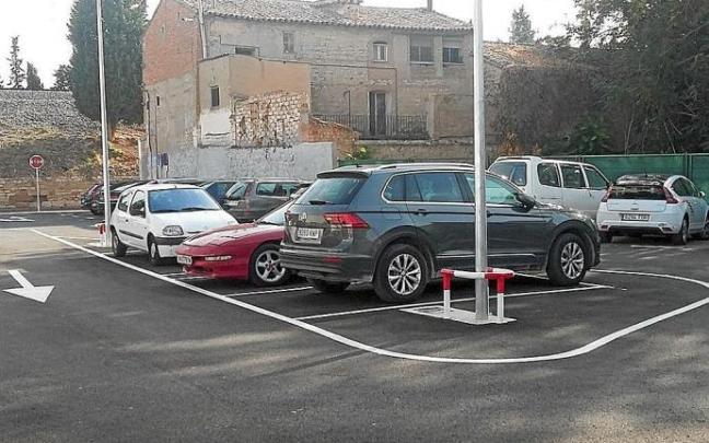 Aparcamiento de la calle Terraplén, donde se emplazará el cargador eléctrico. Aparcamiento de la calle Terraplén, donde se emplazará el cargador eléctrico.