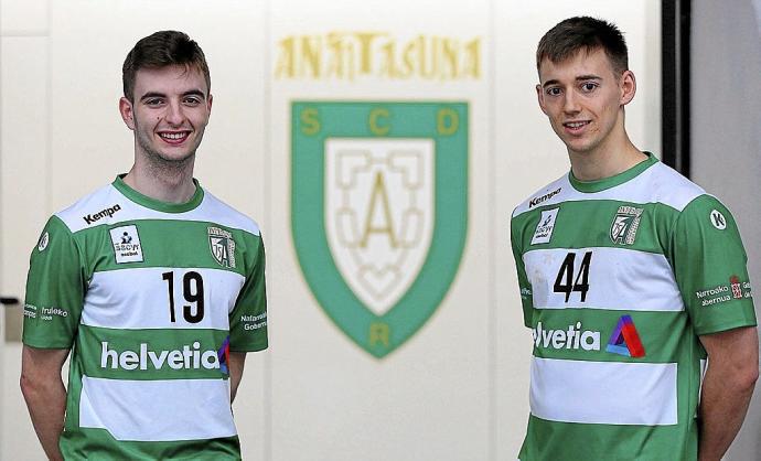 Mikel Redondo (i) y Aitor Albizu son dos de los canteranos con los que Quique Domínguez cuenta para el primer equipo.