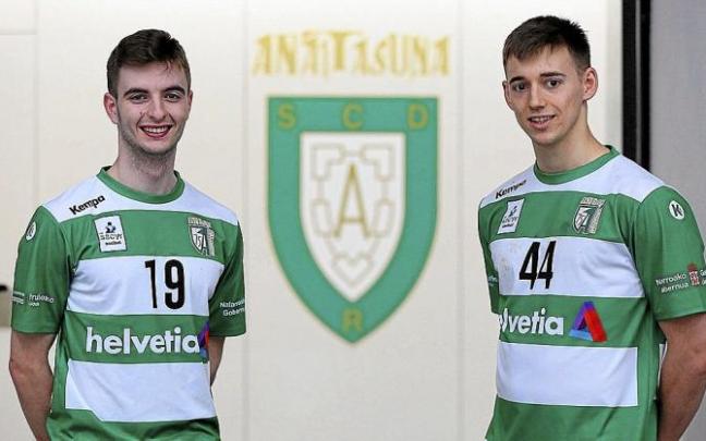 Mikel Redondo (i) y Aitor Albizu son dos de los canteranos con los que Quique Domínguez cuenta para el primer equipo.