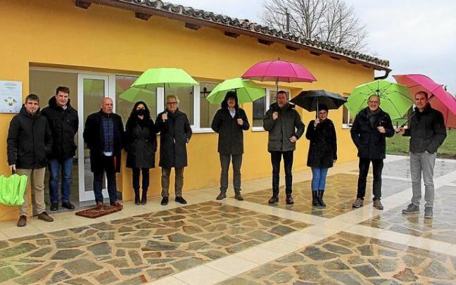 (Izda-dcha) Jabi Arakama, Ibon Mimentza, Txus Cía, Maribel García Malo, Carlos Pérez-Nievas, José Suárez, Javier Lecumberri, Laura Aznal, Adolfo Araiz y Carlos García.