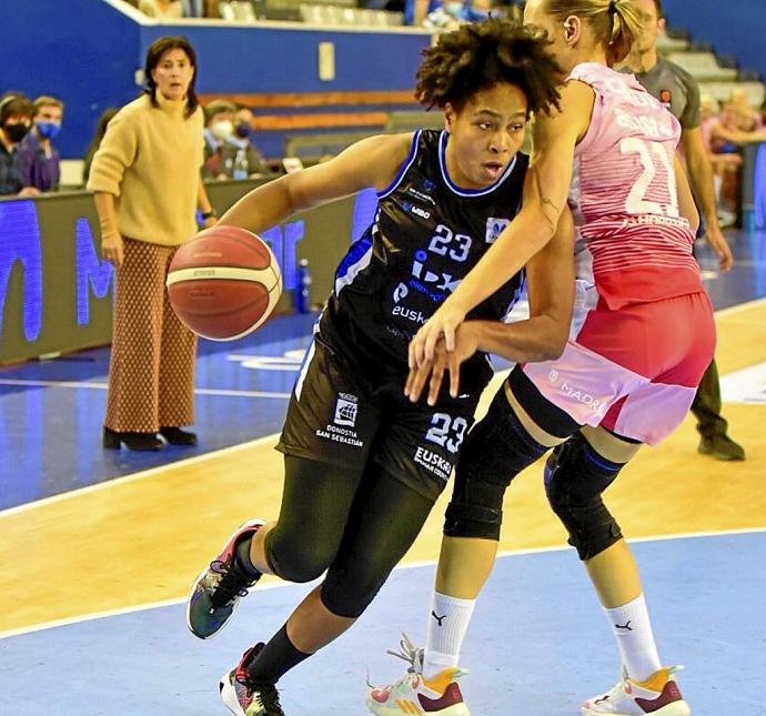 Alexandria Lanet Harden, en el encuentro de ayer ante el Movistar. Foto: Arnaitz Rubio