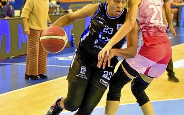 Alexandria Lanet Harden, en el encuentro de ayer ante el Movistar. Foto: Arnaitz Rubio