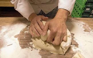 El conflicto está elevando los precios de los productos derivados del cereal, entre ellos el pan y la bollería. Foto: Borja Guerrero