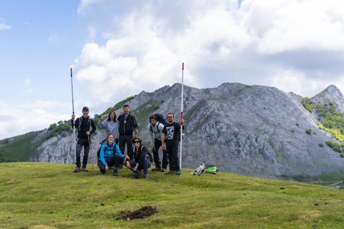 El equipo, durante una de las expediciones pasadas.