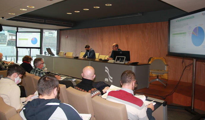 Jesús Mª Rodríguez y Javier Cía, durante la reunión en Estella con representantes de los ayuntamientos