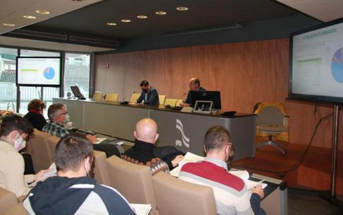 Jesús Mª Rodríguez y Javier Cía, durante la reunión en Estella con representantes de los ayuntamientos Jesús Mª Rodríguez y Javier Cía, durante la reunión en Estella con representantes de los ayuntamientos