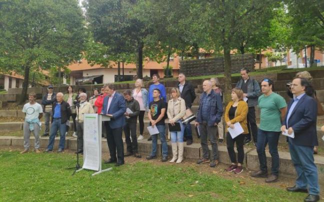 El alcalde de Sopela, Josu Landaluze, representantes municipales y de la asociación Kiribile presentaron ayer el proyecto.