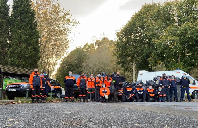 La asociación Euskadi 4x4, Ayuda y Rescate nació el pasado invierno tras un fallido intento de rescatar en Araba a un miembro de un grupo de aficionados al todoterreno.