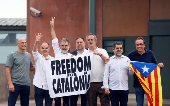 Salida de la cárcel de siete de los líderes independentistas indultados. Salida de la cárcel de siete de los líderes independentistas indultados.