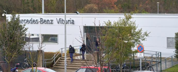 Imagen de uno de los accesos de la fábrica de Mercedes en Gasteiz.