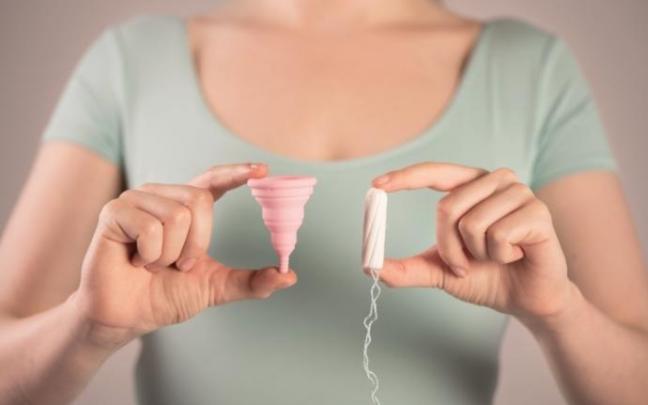 Según el acuerdo de coalición el objetivo es fijar el IVA de los productos menstruales en el 4 %. Según el acuerdo de coalición el objetivo es fijar el IVA de los productos menstruales en el 4 %.