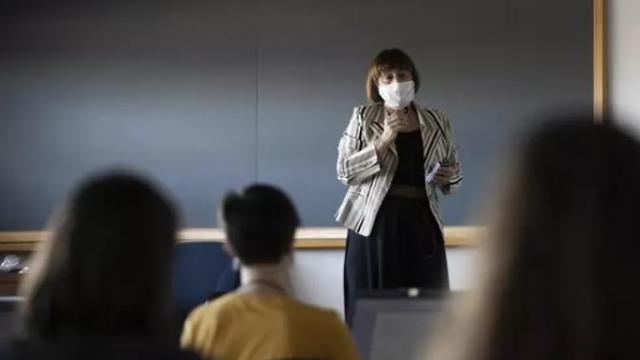 El Gobierno vasco mantendrá el próximo curso a los 1.064 profesores contratados en el último año.