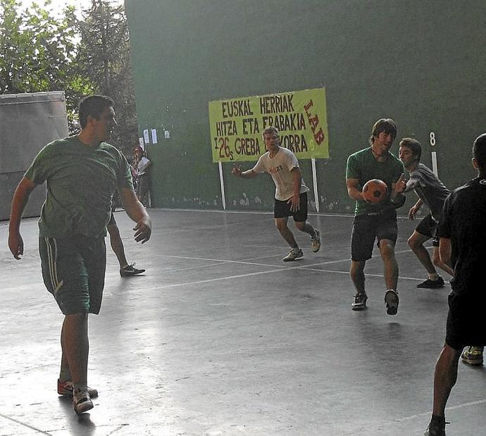 Lance de una competición de Artzikirol.