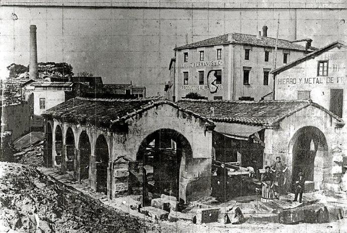 Antiguo lavadero del Txofre, en Gros. Foto: Kutxateka