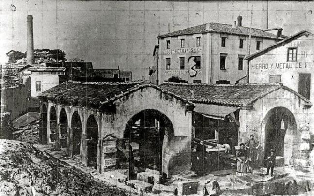 Antiguo lavadero del Txofre, en Gros. Foto: Kutxateka