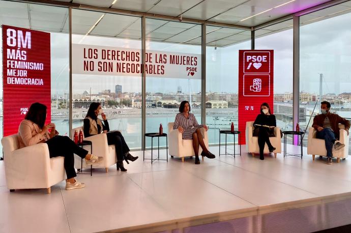 Acto '8M. Más Feminismo. Mejor democracia" celebrado en València