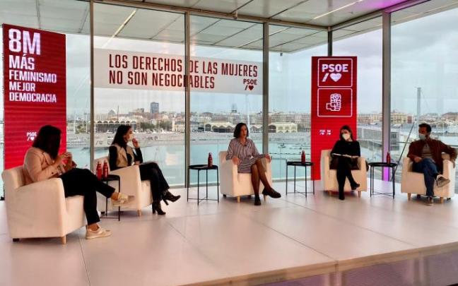 Acto '8M. Más Feminismo. Mejor democracia" celebrado en València