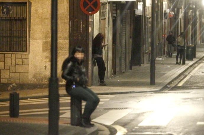 El grupo obligaba a las mujeres a ejercer la prostitución, algunas de ellas en la calle Cortes de Bilbao