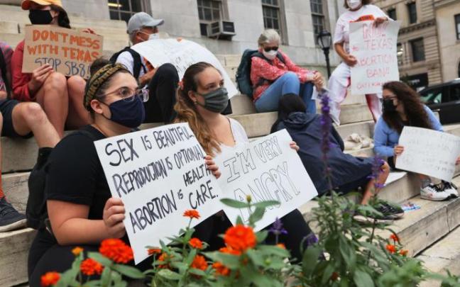 Protesta contra la nueva ley. Protesta contra la nueva ley.