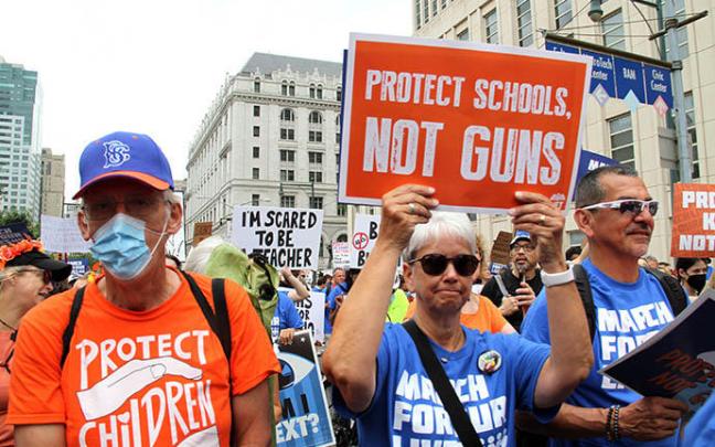 La Marcha por nuestras vidas protesta contra las armas en Nueva York. La Marcha por nuestras vidas protesta contra las armas en Nueva York.