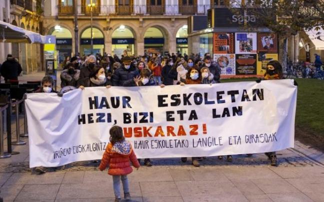 Manifestación el pasado mes de diciembre exigiendo plazas en euskera en el ciclo 0-3. Manifestación el pasado mes de diciembre exigiendo plazas en euskera en el ciclo 0-3.