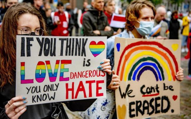 Protestas en Ámsterdam en contra de la ley anti-LGBTQ aprobada en Hungría Protestas en Ámsterdam en contra de la ley anti-LGBTQ aprobada en Hungría