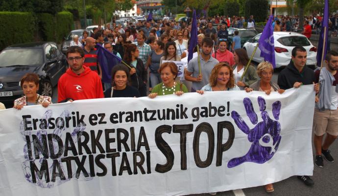 Acción contra la violencia machsta en Bakio.