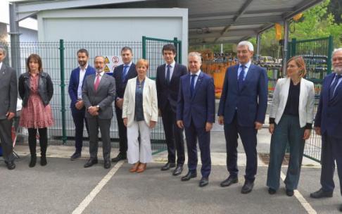 El lehendakari, junto al presidente de Nortegas, Iñaki Alzaga, y el resto de representantes institucionales y empresariales, ayer lunes en Zamudio. El lehendakari, junto al presidente de Nortegas, Iñaki Alzaga, y el resto de representantes institucionales y empresariales, ayer lunes en Zamudio.