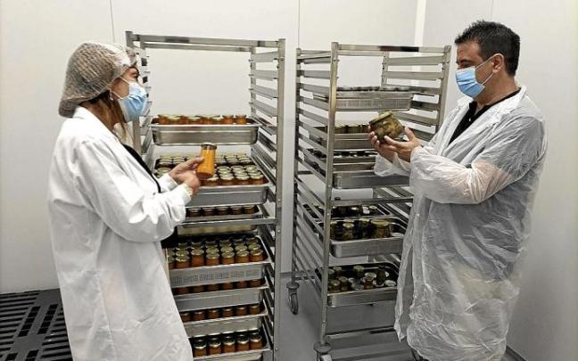 La empresa de inserción Itsaslur transforma productos Km0 e investiga nuevas altenativas. Foto E. Zunzunegi La empresa de inserción Itsaslur transforma productos Km0 e investiga nuevas altenativas. Foto E. Zunzunegi