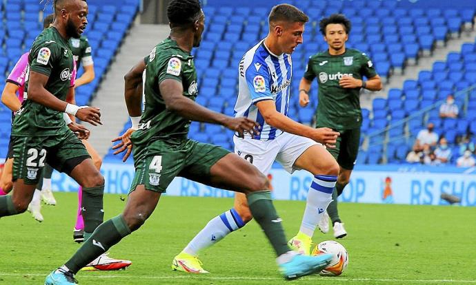 Jon Karrikaburu vuelve después de perderse el partido ante el Cartagena de la semana pasada al estar convocado con la Sub-21.