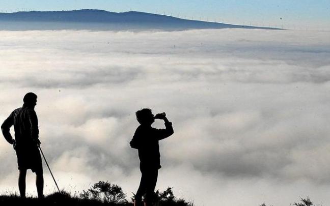 Niebla sobre Pamplona desde el monte Ezkaba. Foto: Javier Bergasa
